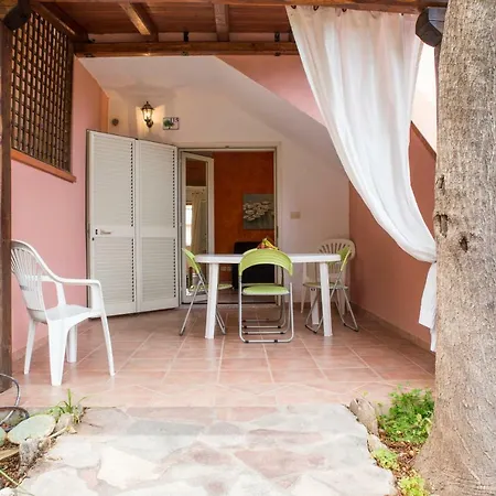 Apartman Porto Rotondo Flat With Balcony & Garden